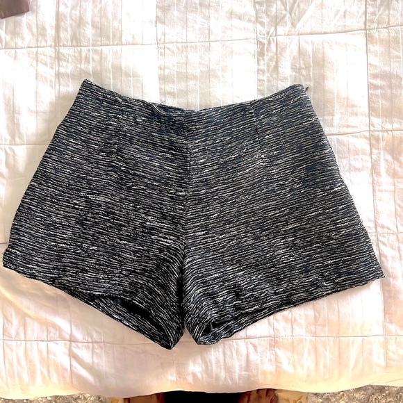 Short for sale - Picture 2 of 6